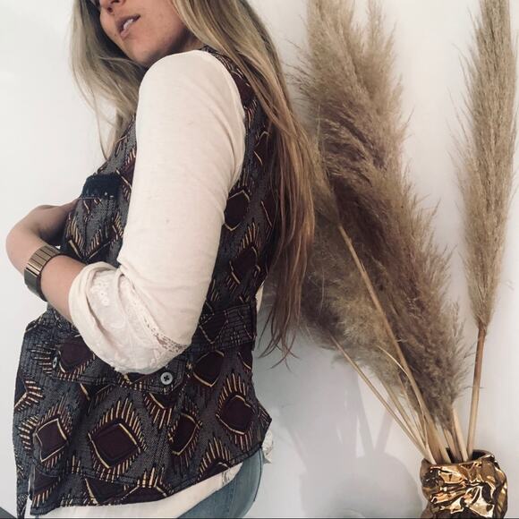 ANTHROPOLOGIE ELEVENSES Tribal Geometric Print Maroon Gold Belted Button Vest XS - Picture 5 of 11